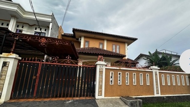 Rumah 2 Lantai Dengan Lt.335m² Proses Lelang Letak Strategis