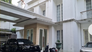 Rumah 2 Lantai Lt687m² Proses Lelang Letak Strategis Nyaman