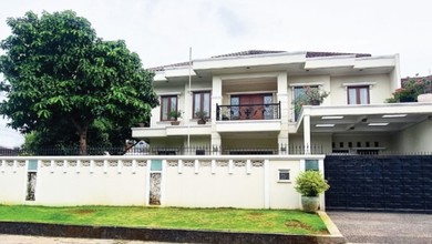Rumah Mewah Tipe Mediteran Posisi Hoek Kawasan Bintaro  