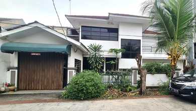 Rumah Elit LT 244 m2, area Green garden, Jakarta Barat