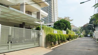 Rumah Modern LT 832 Jual di Tanjung Duren, Jakarta Barat