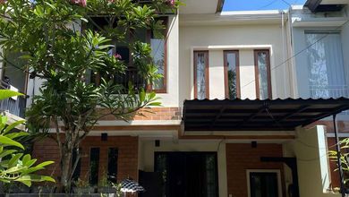 Rumah Modern Luas 100 Jual di Kerobokan, Badung