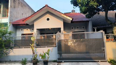 Disewakan Cepat Rumah Bagus dengan Tanah Luas 144 m2 Kawasan Taman Kopo Indah