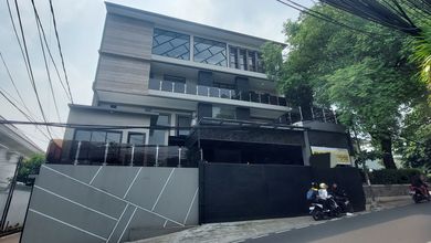 Rumah Minimalis di Kemang, Jakarta Selatan, LT 326 m2