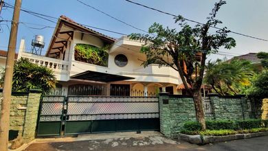 Dijual rumah Premium di Kebayoran Lama, Jakarta Selatan - LT 356m²