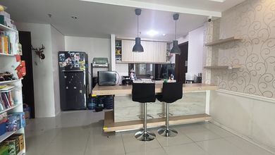 Dijual Cepat Apartemen 3BR Semi Furnished Kondisi Baik Siap Huni
