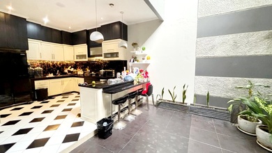 Rumah Mewah di Kawasan Cengkareng, Jakarta Barat, LB 250m², Harga 5 Miliar