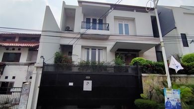 Jual Rumah Cantik LT 233 m2 area Kemanggisan, Jakarta Barat