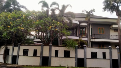 Rumah Modern di Puri Indah, Jakarta Barat, Luas 1000 m2
