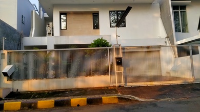 Rumah Minimalis area Intercon, Jakarta Barat, Luas 300 m2