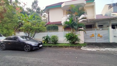 Jual Rumah Cantik Luas 252 m2 area Intercon, Jakarta Barat