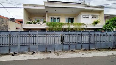 Rumah Mewah LT 360 m2, area Gudang Peluru, Jakarta Selatan