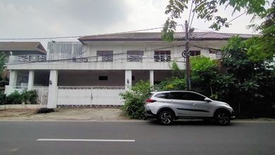 Rumah Mewah LT 475 m2, area Gudang Peluru, Jakarta Selatan