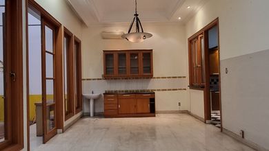 Rumah Elegan di Pluit, Jakarta Utara, 4 KT, LT 220m²