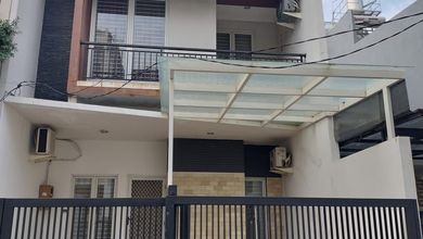 Rumah Mewah Semi Furnished Daerah Strategis Daerah Kelapa Gading