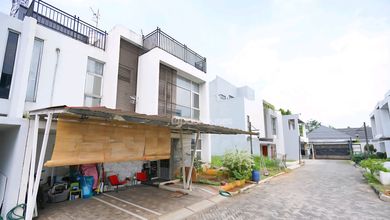 Jual Cepat Rumah Elit di Cibubur, Depok, LT 104 m2