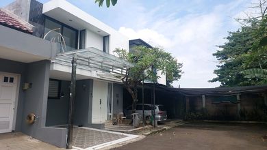 Jual Rumah Mewah Luas 138 m2 di Jatiwaringin, Jakarta Timur