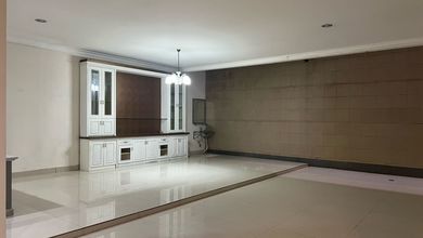 Penawaran Langka, rumah Mewah di Kebon Jeruk, Jakarta Barat, LB 450m²