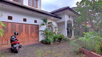 Rumah Elegan di Kemang, Jakarta Selatan, 4 KT, LT 930m²