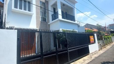Disewakan Segera Rumah Bagus dengan Lahan Luas 135 m2 Kawasan Tebet