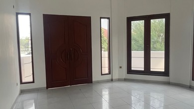 Disewakan Cepat Rumah Bagus dengan Tanah Luas 530 m2 di Pluit
