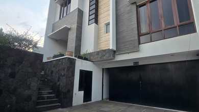 Jual Rumah Cantik LT 353 m2 area Setra Duta, Bandung
