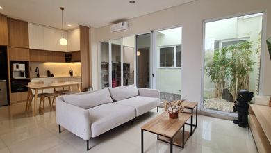 Jual Rumah Mewah Luas 180 m2 Kawasan BSD, Tangerang