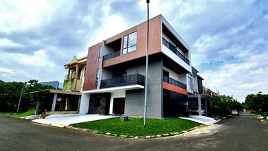 Jual Rumah Megah Luas 204 m2 di Alam Sutera, Tangerang