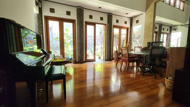 Jual Rumah Bagus LT 450 m2 di Batununggal, Bandung