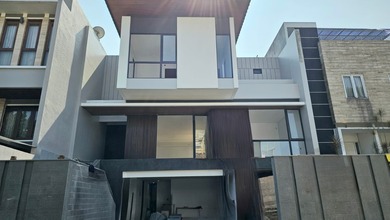 Jual Rumah Siap Huni di Setra Duta, Bandung, LT 240 m2