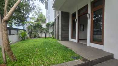 Rumah Modern Luas 336 Jual di Setra Duta, Bandung
