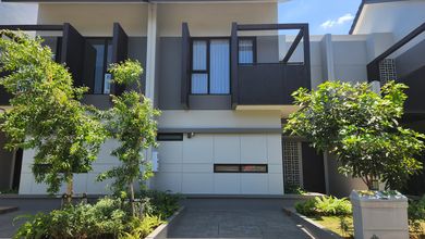 Rumah Mewah Semi Furnished Daerah Strategis di Summarecon Bandung