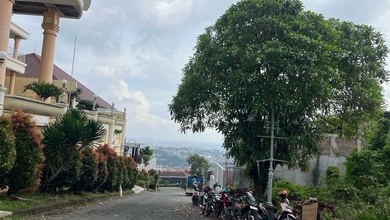 Jual Tanah Lokasi Komplek Banyumanik View Danau dan Taman