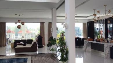 Rumah Modern di Kota Baru Parahyangan, Bandung, LT 900 m2