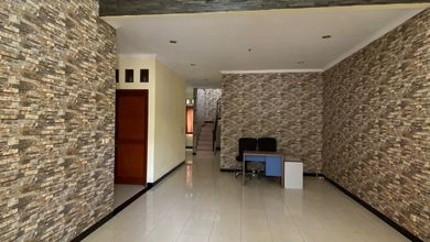 Rumah Mewah Luas 122 m2, di Soekarno Hatta, Bandung