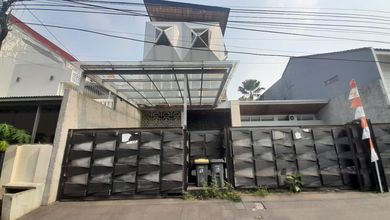 Jual Rumah Eksklusif Luas 261 m2 Area Gandaria, Jakarta Selatan