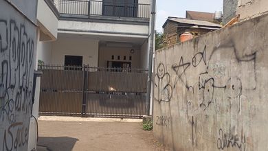 Jual Rumah Bagus LT 254 m2 di Kebon Jeruk, Jakarta Barat
