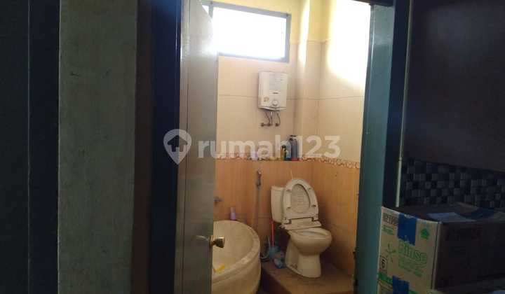 Ruko di daerah Strategis Jalan Jendral Ahmad Yani Bandung, cocok untuk beran usaha karena terletak di lokasi perdagangan. 10