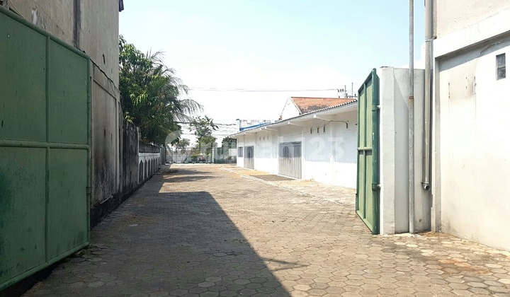 Gudang Strategis di Jalan Besar Gresik 2