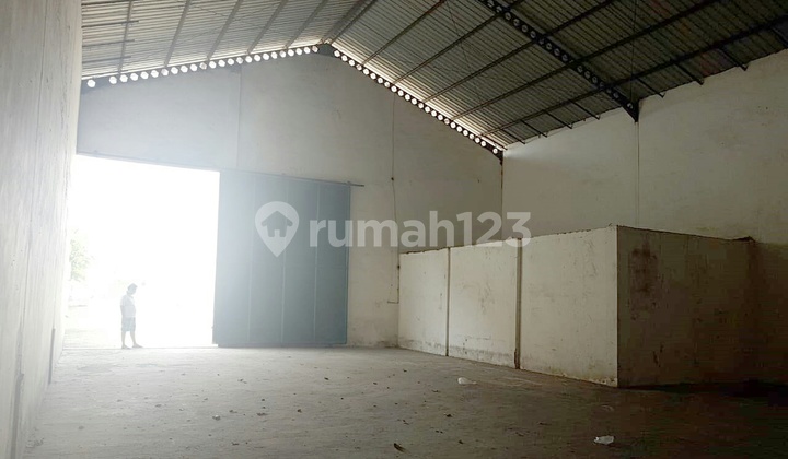Gudang Strategis di Jalan Besar Gresik 10