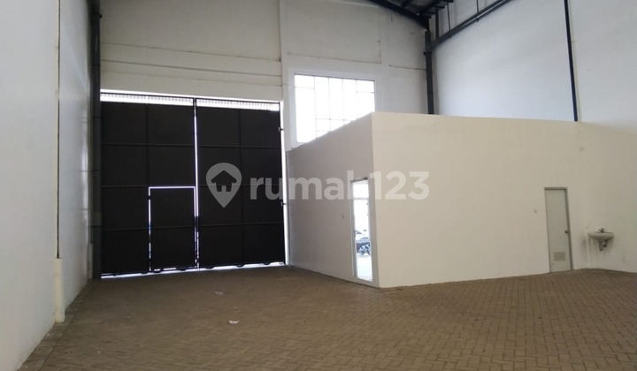Gudang Akses Kebomas Gresik los ada kantor  siap pakai 2