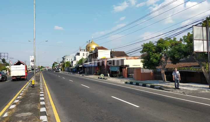 Dipasarkan Ruang usaha showroom di jalan provinsi solo semarang letak tepatnya di Kartasura 2