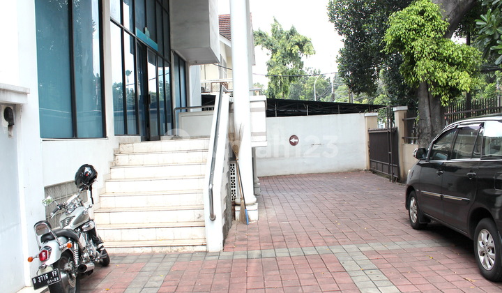 Lokasi prime Wijaya 1 utk Perkantoran  , Lantai 1 & Basement & Hal parkir ,  7