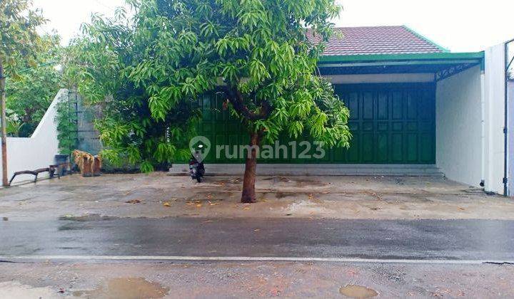 Ruang Usaha siap pakai
( dgn perabotan )
Lokasi : Jajar , Solo 1