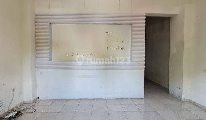 Ruko strategis di Jalan Adi Sucipto Manahan Banjarsari Solo 2