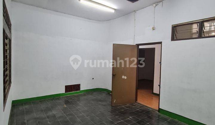 Rumah atau ruang usaha strategis dekat jalan veteran solo 16