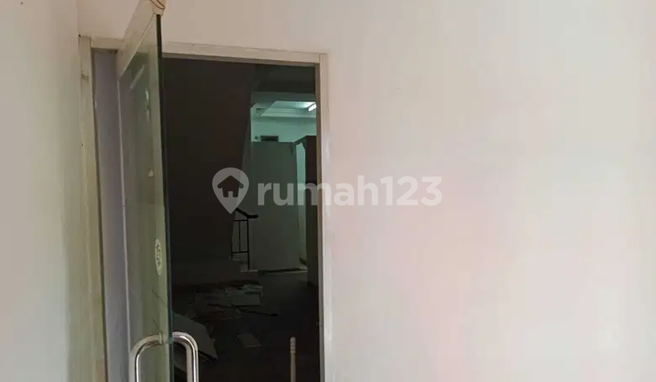 Ruko / Kantor di Golden Madrid BSD - 2,5 Lantai 4