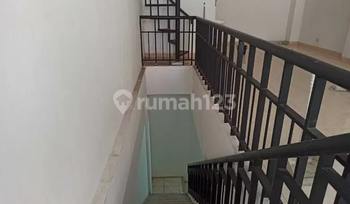 Ruko / Kantor di Golden Madrid BSD - 2,5 Lantai 6