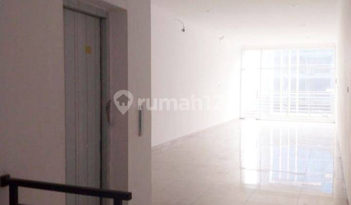 Disewakan Ruko Gandeng di Tanjung Duren Raya Dengan Lift, Lebar 8, Lb 500 M2, 4 Lantai, Jak bar 3