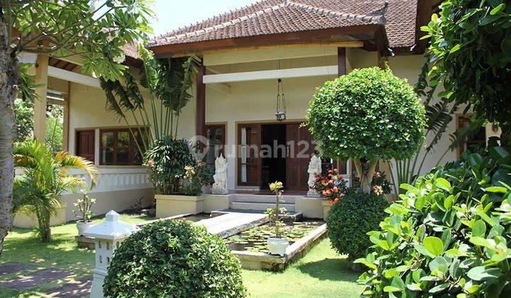 Dijual Villa 4 Kamar Akses Pribadi ke Pantai Amed 2